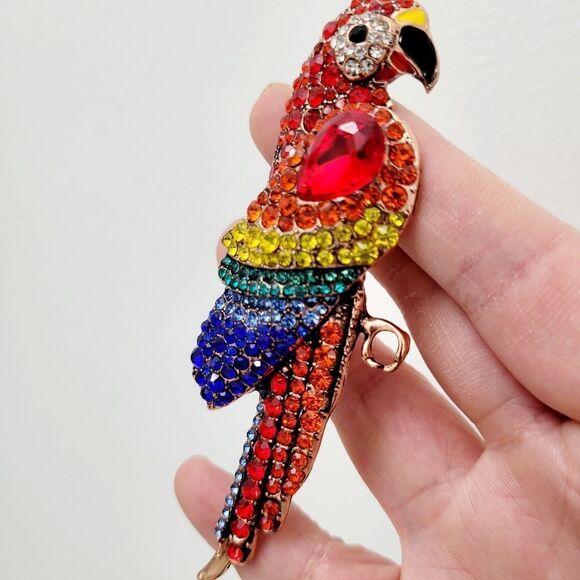 Brand New Gold Tone Rainbow Parrot Rhinestone Brooch Pin - Picture 7 of 8